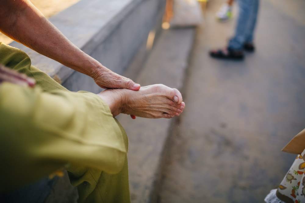 Cómo prevenir y evitar caídas en personas mayores