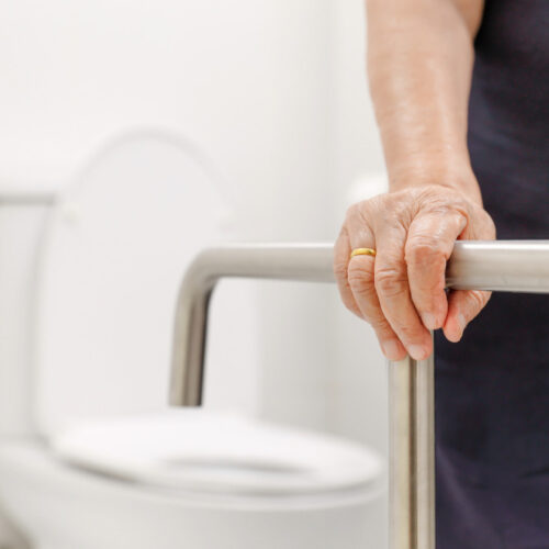 como recoger orina a personas mayores paso a paso