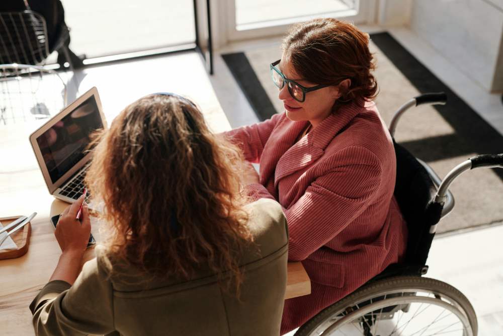 Ayudas compatibles para personas con incapacidad permanente total