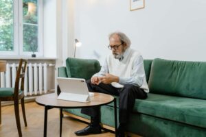 Ventajas y desventajas de la reducción de jornada por cuidado de mayores