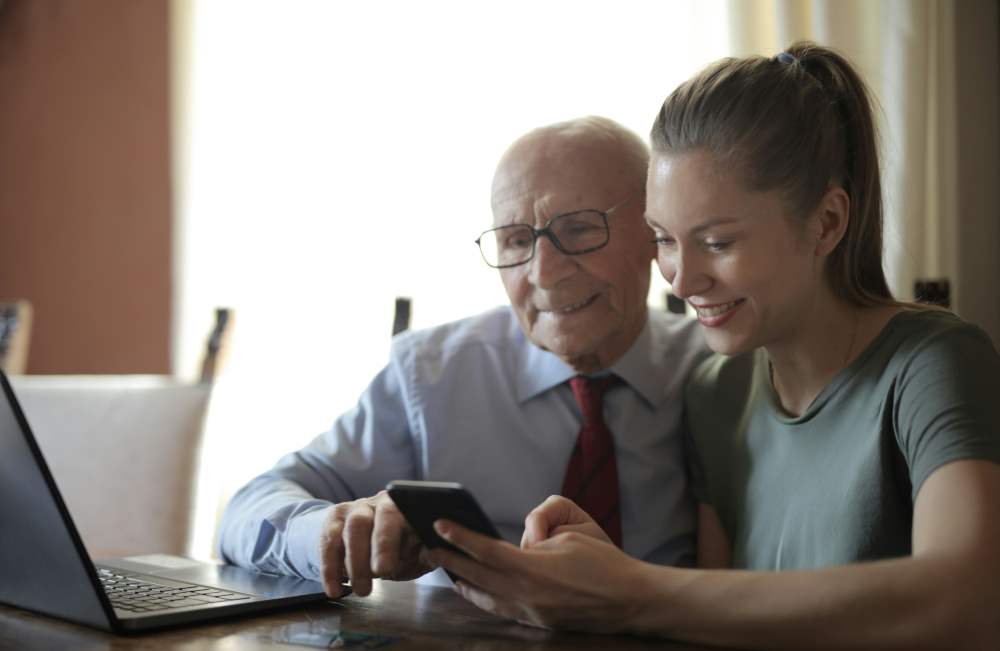 Información de ayudas para personas mayores de 70 años