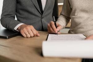 Contrato indefinido para empleada de hogar ¿En qué consiste?