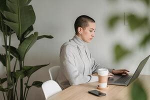 Recursos y herramientas útiles para la nómina empleada del hogar