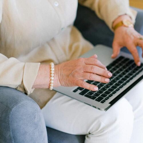 dar de alta a una empleada de hogar