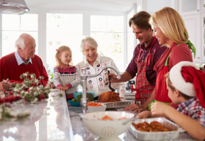 Beneficios de involucrar a los mayores en la cocina
