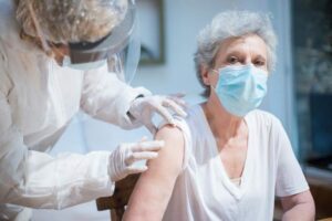 Importancia de la vacunación vacuna de la gripe en mayores