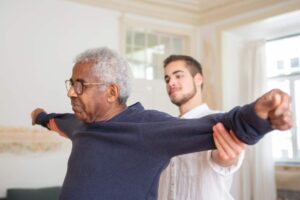 Ejercicios específicos para personas mayores con osteoporosis
