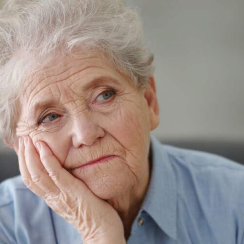 Cómo combatir la soledad en las personas mayores