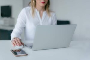 Es posible contratar a una interna con el cheque servicio