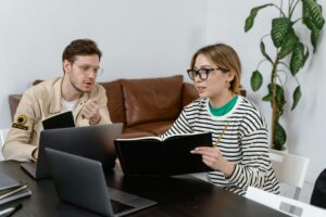 Requisitos legales y administrativos para una franquicia de servicios