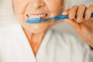 Causas comunes de la pérdida de dientes en adultos mayores