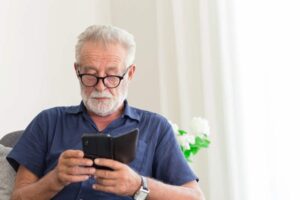Recursos y ayudas disponibles para personas mayores en la era digital