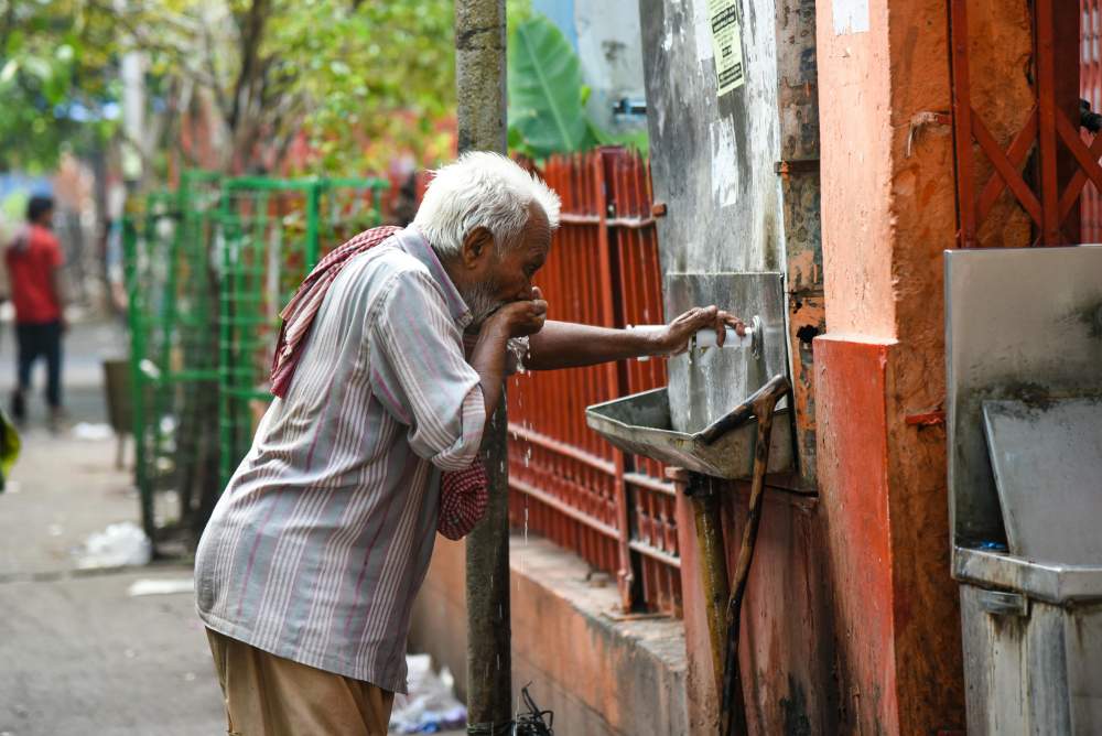 Efectos del calor en ancianos cómo proteger su salud este verano