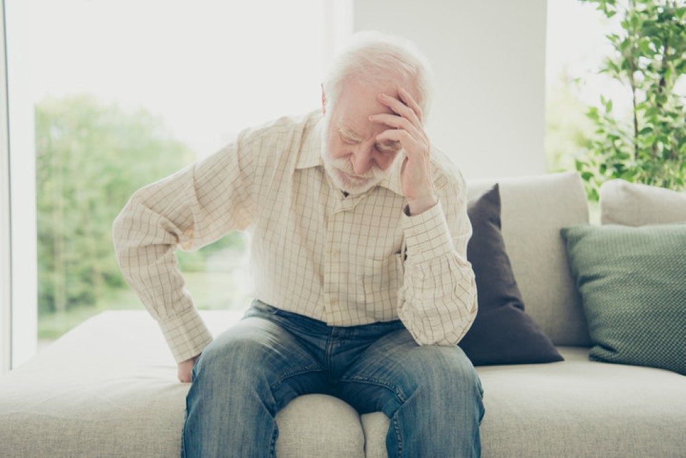 Qué provoca la pérdida de equilibrio en ancianos