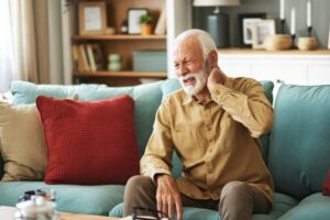 Estrés en personas mayores señales y síntomas a los que prestar atención