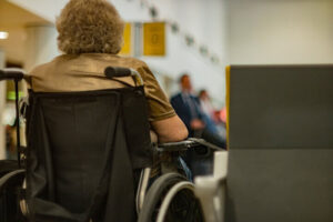 Ventajas de invertir en franquicias de cuidado de personas mayores para el autoempleo