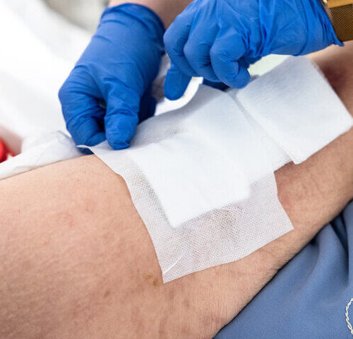 Como-curar-las-escaras-en-ancianos-Pasos-y-consejos