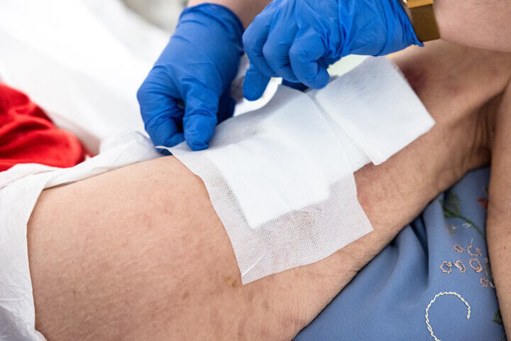 Como-curar-las-escaras-en-ancianos-Pasos-y-consejos